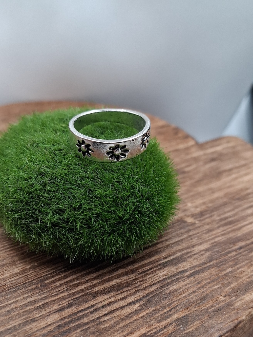 Silver Floral Band Ring - Silver Size 4 R916